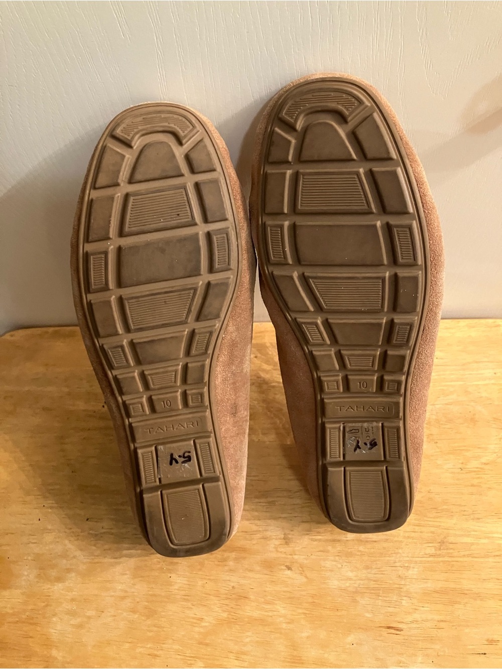 Ladies Tahari Suede Penny Loafers in Tan Size 10 - Picture 5 of 5